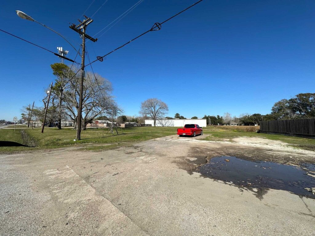 629908-E-Highway-6-Alvin-TX-Side-view-3-LargeHighDefinition