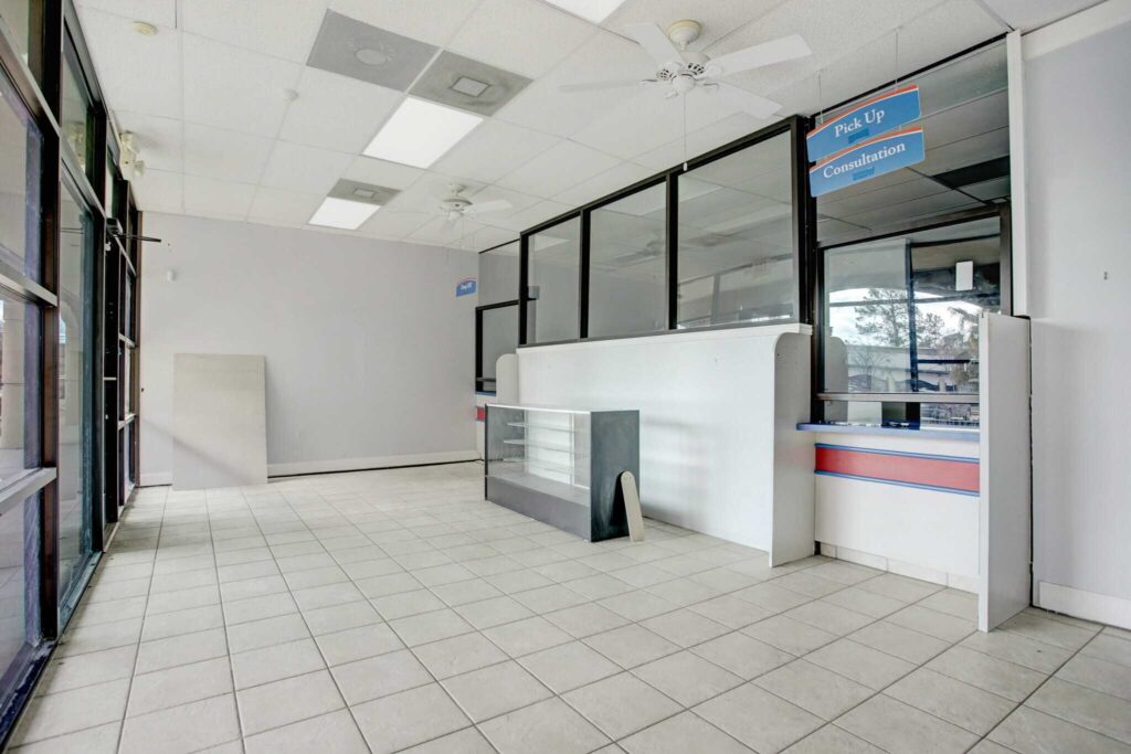 638463-10019-Main-St-Houston-TX-For-your-patients-customers-5-LargeHighDefinition