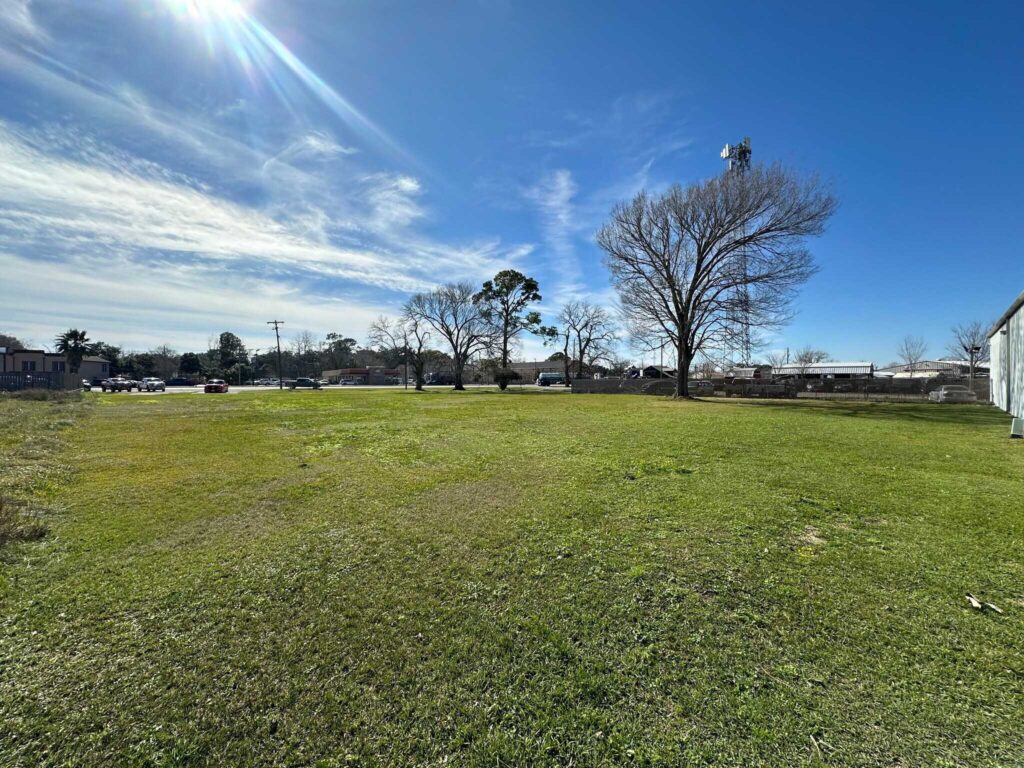 790386-E-Highway-6-Alvin-TX-View-from-rear-4-LargeHighDefinition