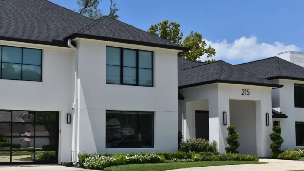 A portrait of a luxurious home in Houston